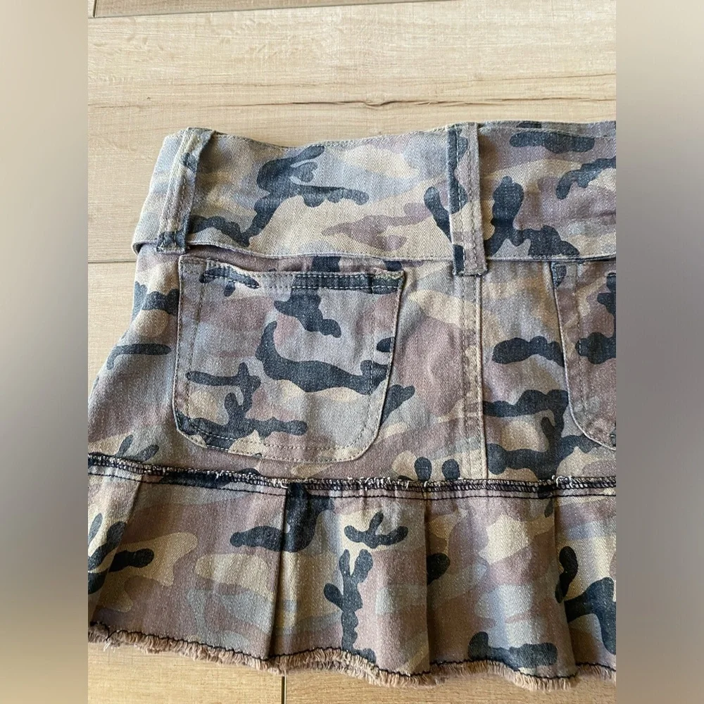 Vintage Y2K Skirt Hydraulic Camo Mini Skirt, Size 9/10 – theme party army girl - Picture 3 of 15
